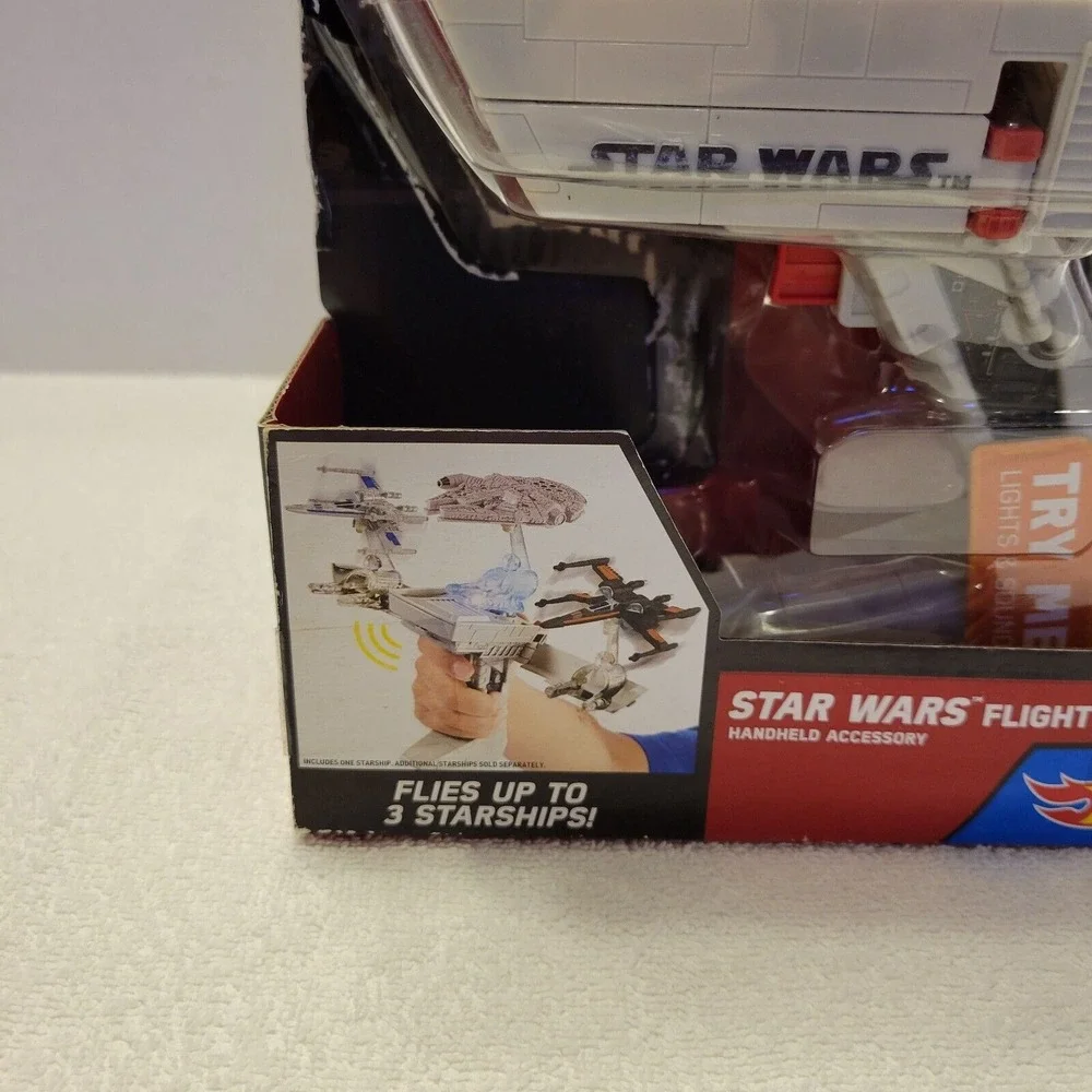 2014 Hot Wheels Disney Star Wars Flight Controller With Millennium Falcon